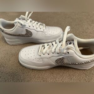 Women's Size 8 Nike Air Force 1 Low LX
United in Victory White DZ2709 100